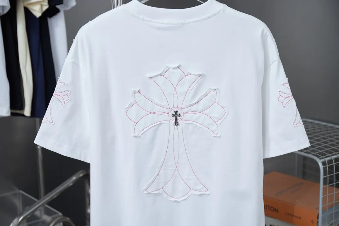 🅿️200 Ch*ome Hearte 25SS early spring new style, appliqué embroidered heart cross short sleeves, light luxury, essential item for daily commuting for men and women, correct version, welcome to compare, detailed features · 320g 100% pure cotton double yarn jersey fabric · Custom dyed in the same vat, special thickened 32 pieces double-strand 1X1 thread · Imported Tajima machine embroidery tatami embroidery ➕This cloth patch embroidery · Collar, cuffs, and hem hand-worn craftsmanship · Double-needle stitching across seams · Original main mark, washed tag, branded moisture-proof paper packaging Color: Black/White Size: S/M/L/XL